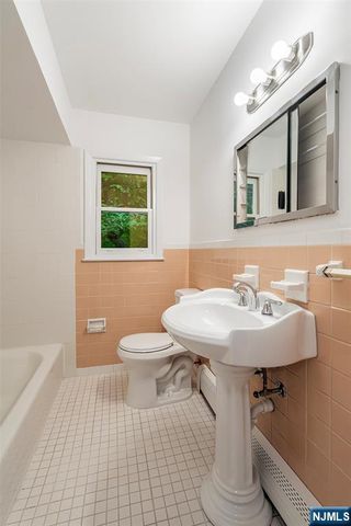 37 Woodland 2, Maywood, NJ 07607