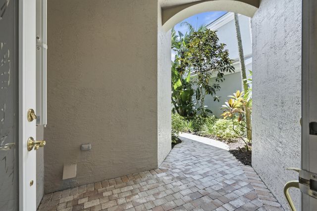 136 ANDALUSIA Way, Palm Beach Gardens, FL 33418