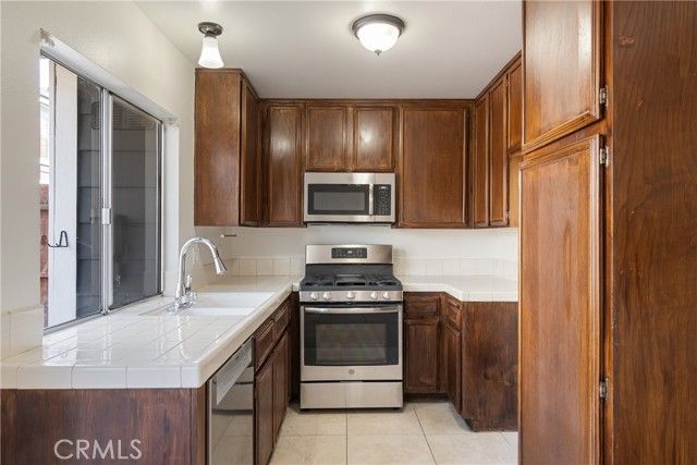 824 N Pasadena 6, Azusa, CA 91702