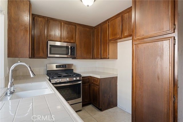 824 N Pasadena 6, Azusa, CA 91702