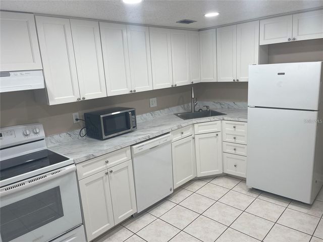 851 BAYWAY BOULEVARD 103, Clearwater Beach, FL 33767