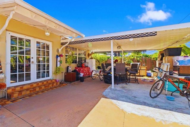 8571 SW 30th St, Miami, FL 33155