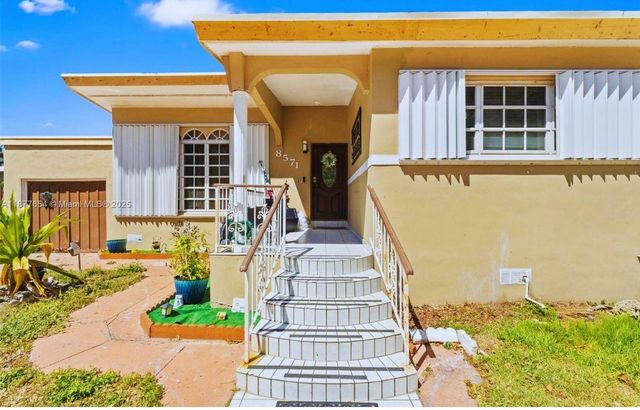 8571 SW 30th St, Miami, FL 33155