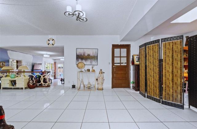 8571 SW 30th St, Miami, FL 33155