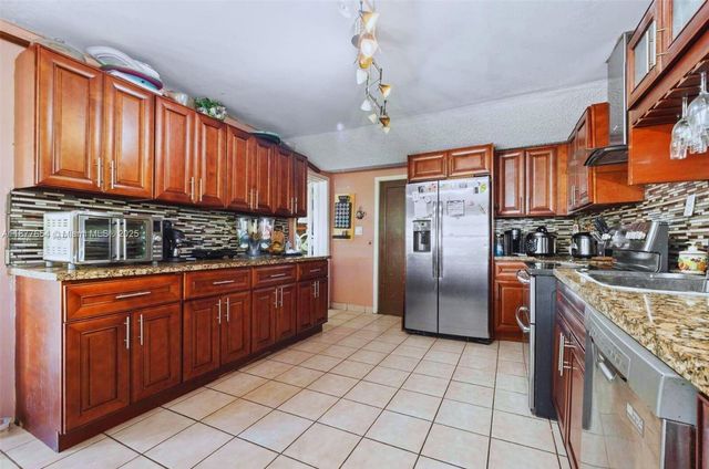 8571 SW 30th St, Miami, FL 33155