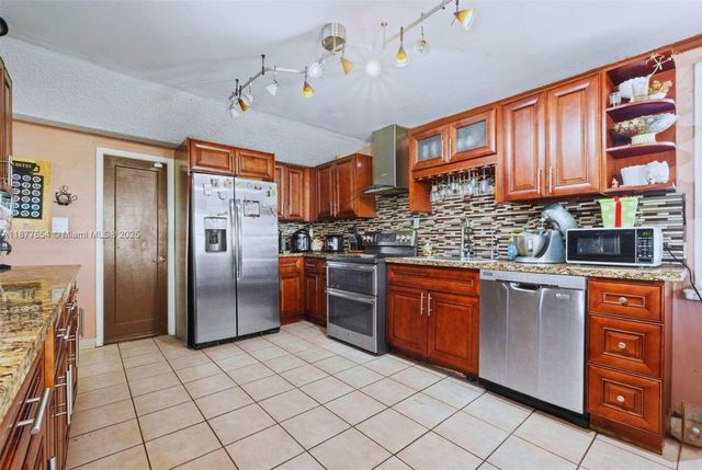 8571 SW 30th St, Miami, FL 33155