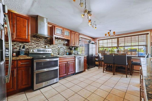 8571 SW 30th St, Miami, FL 33155