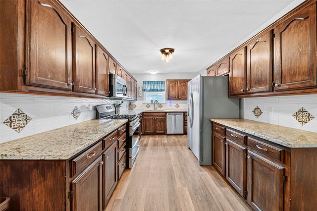1290 County Road 3355, Paradise, TX 76073