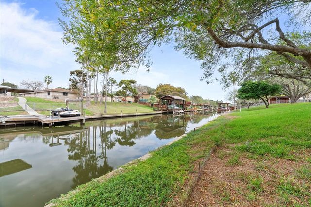 3414 Tahiti Dr, Corpus Christi, TX 78418