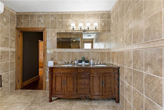 5921 Alder St, Shadyside, PA 15232