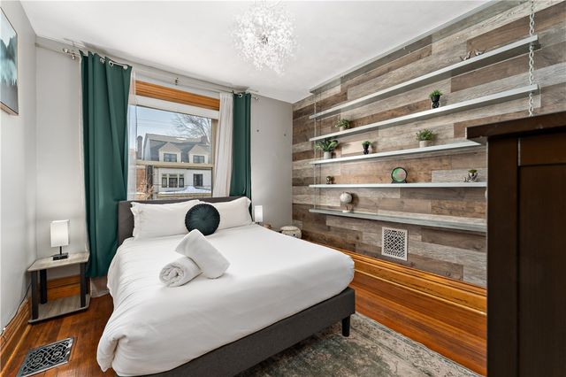 5921 Alder St, Shadyside, PA 15232