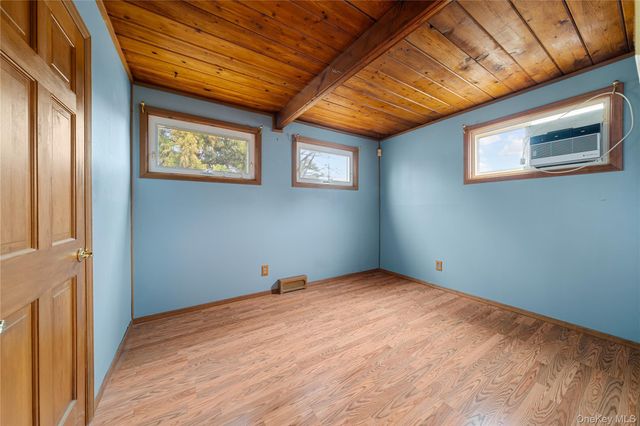 1656 N Gardiner Drive, Bay Shore, NY 11706