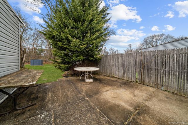 1656 N Gardiner Drive, Bay Shore, NY 11706