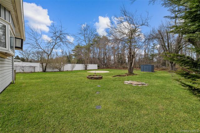 1656 N Gardiner Drive, Bay Shore, NY 11706