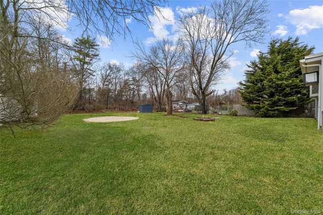 1656 N Gardiner Drive, Bay Shore, NY 11706