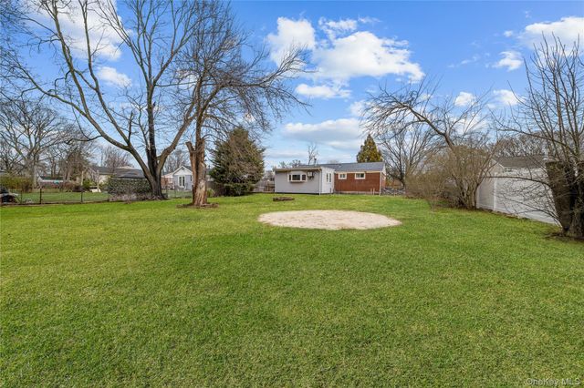 1656 N Gardiner Drive, Bay Shore, NY 11706
