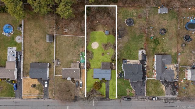 1656 N Gardiner Drive, Bay Shore, NY 11706