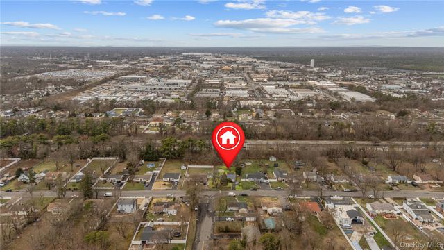 1656 N Gardiner Drive, Bay Shore, NY 11706