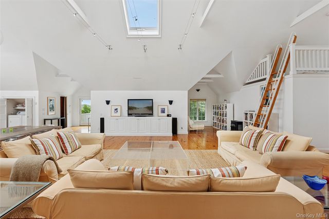1450 Sound Avenue, Mattituck, NY 11952