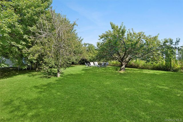 1450 Sound Avenue, Mattituck, NY 11952