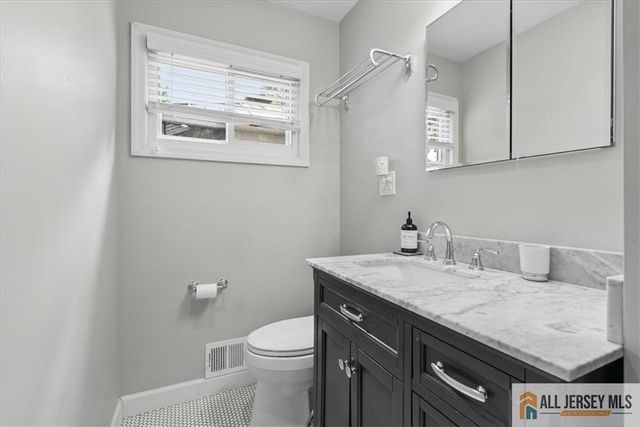 9 Bucknell Road, Old Bridge, NJ 08859