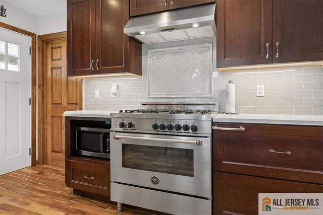9 Bucknell Road, Old Bridge, NJ 08859