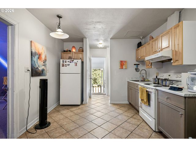 55 FEDERAL Ln, Eugene, OR 97404