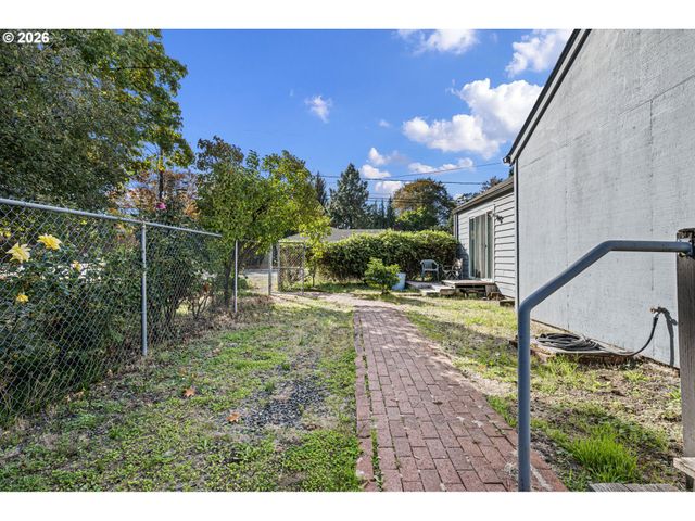 55 FEDERAL Ln, Eugene, OR 97404