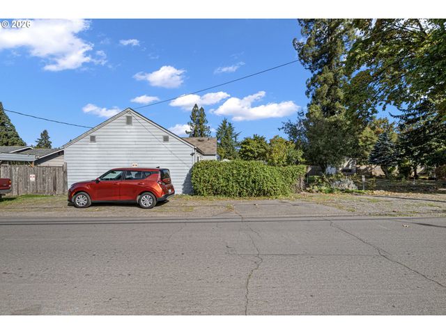 55 FEDERAL Ln, Eugene, OR 97404