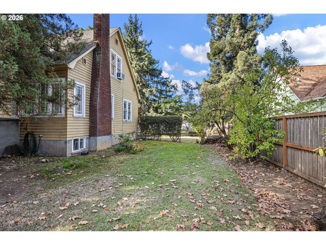 55 FEDERAL Ln, Eugene, OR 97404