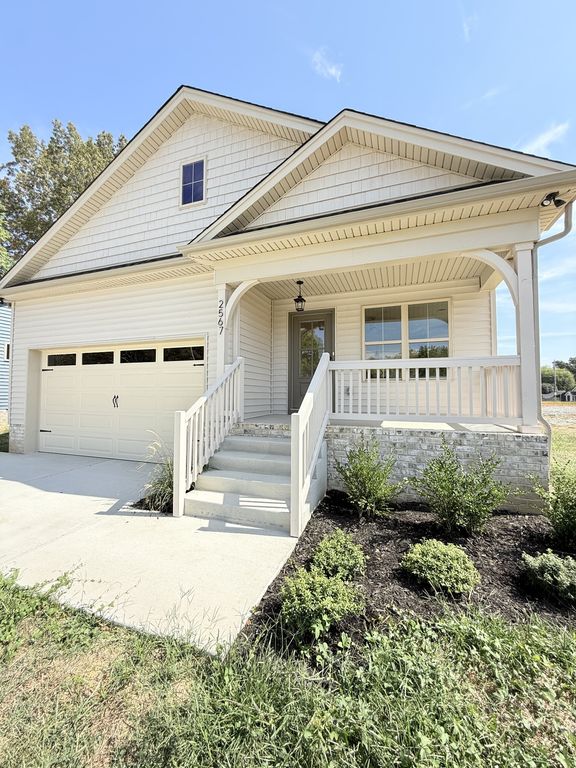 2567 Old Greenbrier Pike, Greenbrier, TN 37073