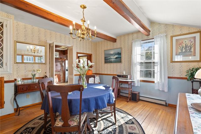 17 Underwood Lane, Middletown, RI 02842