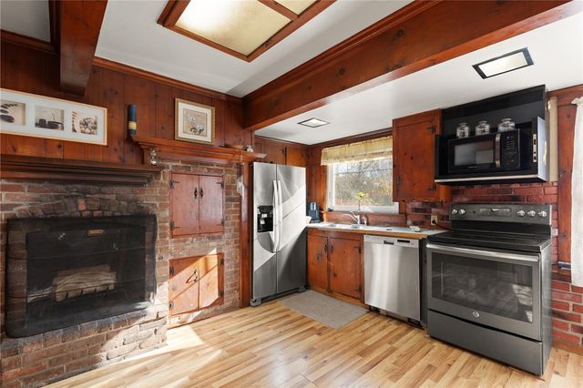 17 Underwood Lane, Middletown, RI 02842