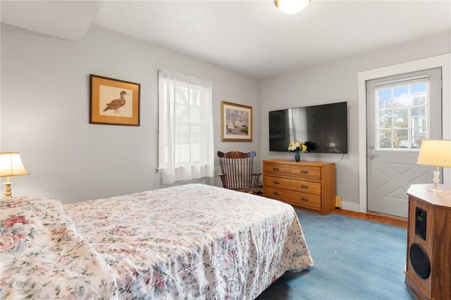 17 Underwood Lane, Middletown, RI 02842