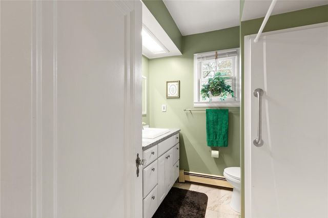 17 Underwood Lane, Middletown, RI 02842