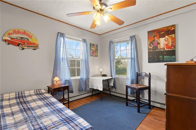 17 Underwood Lane, Middletown, RI 02842