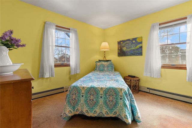 17 Underwood Lane, Middletown, RI 02842