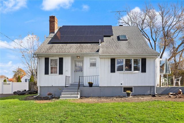 17 Underwood Lane, Middletown, RI 02842