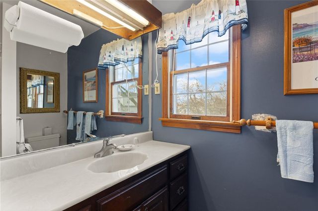 17 Underwood Lane, Middletown, RI 02842