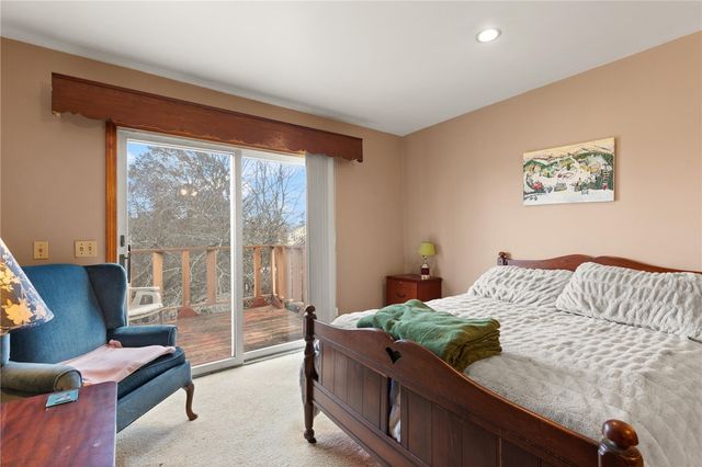 17 Underwood Lane, Middletown, RI 02842