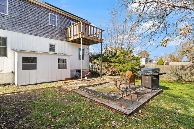 17 Underwood Lane, Middletown, RI 02842