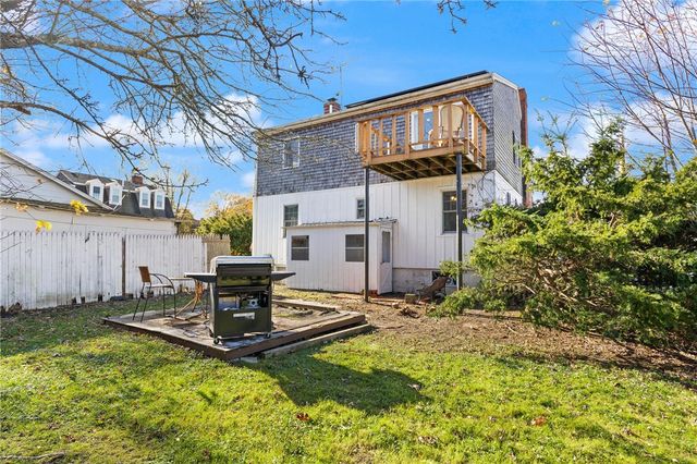 17 Underwood Lane, Middletown, RI 02842