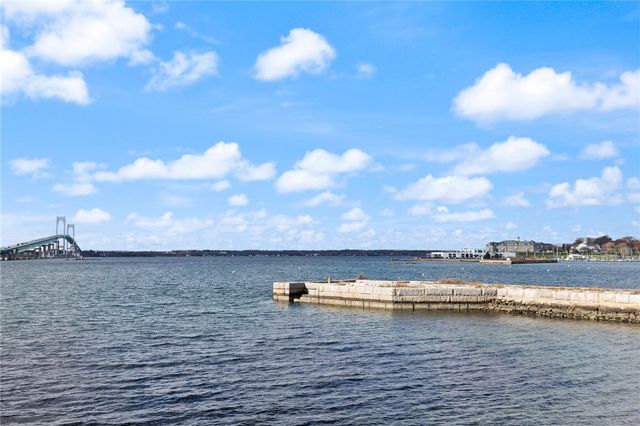 17 Underwood Lane, Middletown, RI 02842