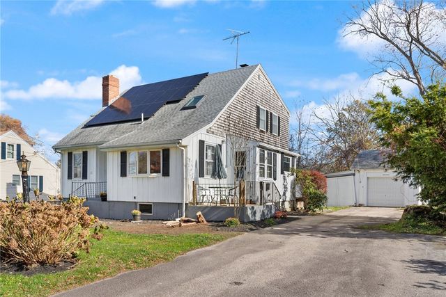 17 Underwood Lane, Middletown, RI 02842