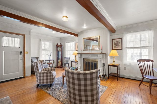 17 Underwood Lane, Middletown, RI 02842