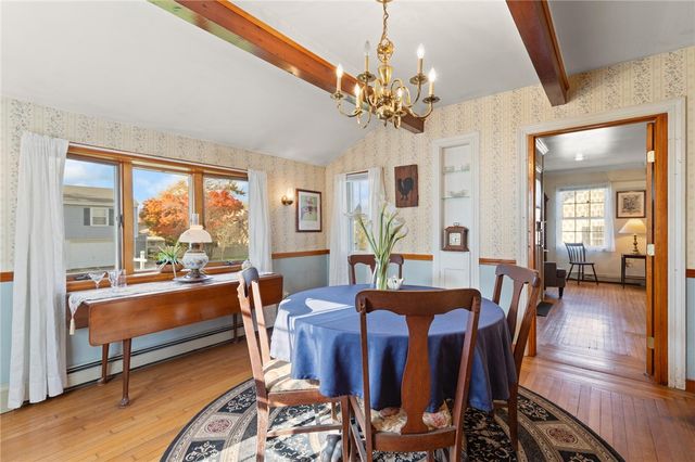 17 Underwood Lane, Middletown, RI 02842