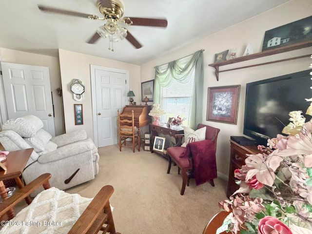157 Stout St, Mt Washington, KY 40047
