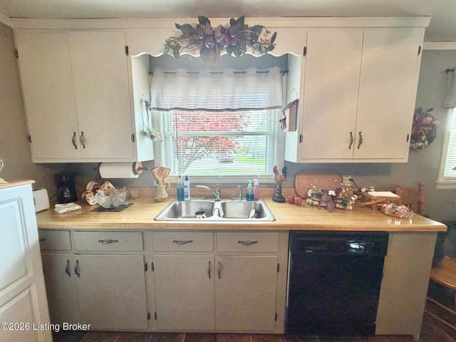 157 Stout St, Mt Washington, KY 40047