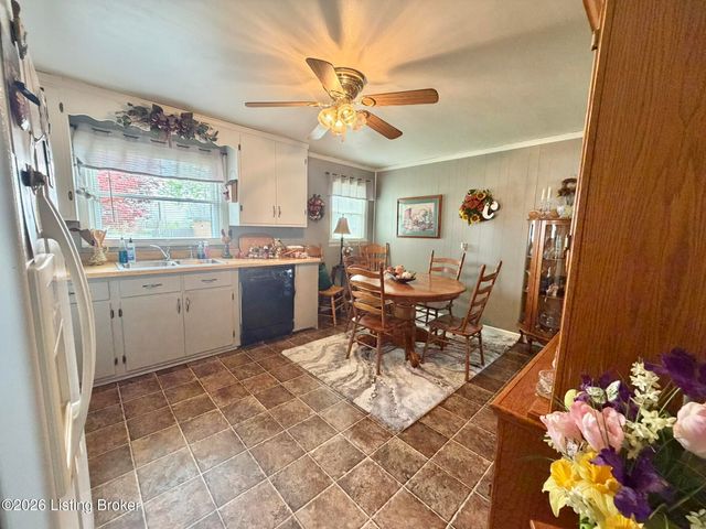 157 Stout St, Mt Washington, KY 40047
