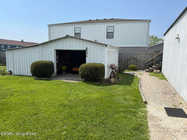 157 Stout St, Mt Washington, KY 40047
